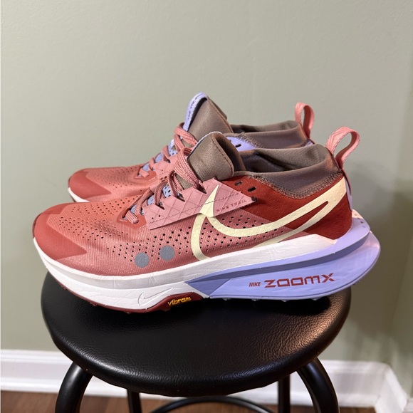 Nike Women's Coral and Cream Zegama 2 - Picture 1 of 5